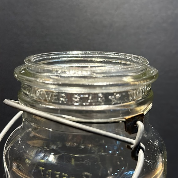 Antique Canadian Perfect Seal | Clear 1 Quart (32 oz) Glass Canning Jar - Picture 4 of 8